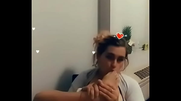 wife's feet smell good 