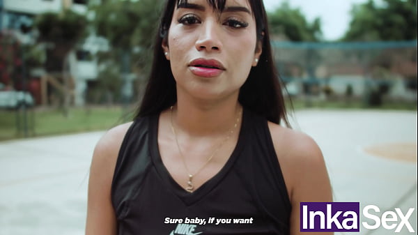 Play MP4 - Peruana de 18 a&ntilde;os es pillada mientras juega v&oacute;ley por moreno de verga grande