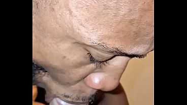 Acampamento na col&ocirc_mbia peguei o Carioca e dei a minha rolona para ele mamar gostoso