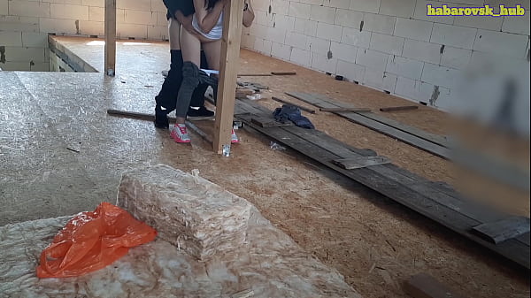 hot wife paid off_the builder withsex