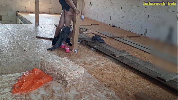 hot wife_paid off the builder with_sex