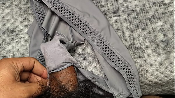 Play MP4 - Me corr&iacute; en los calzones usados de mi novia enfermera