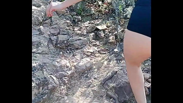 Play MP4 - Sexo com o guia tur&iacute;stico na trilha como pagamento enquanto o corno filma