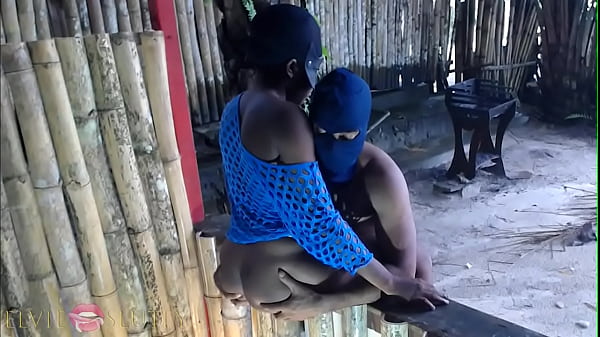 Baise &agrave; la plage partie 3 