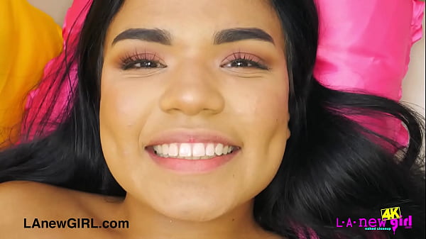 Nonton Enchanting Dark-haired Model Naked Close-up thumbnail