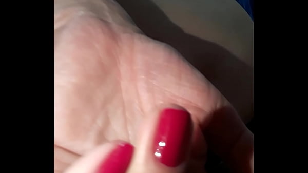 O rabo da_loira desabrocha_porque ela gosta de sentar até o fundo