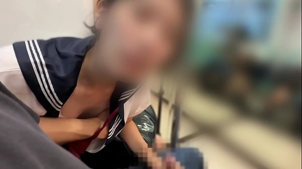 Play MP4 - 【ただの通勤のはずが、、】「めっちゃ勃起してますよ」誘惑的な笑顔に大興奮！