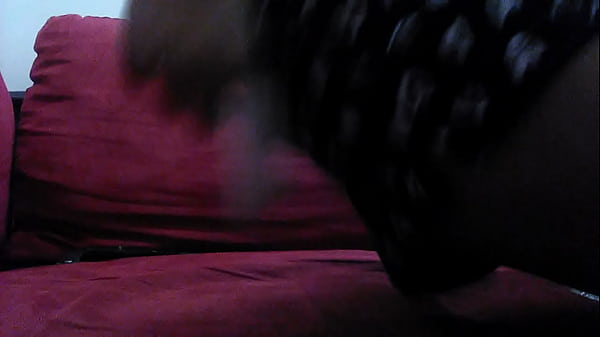 Gothic Livingdeadgirl plays with new toy