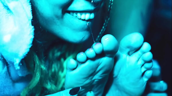 D'louise loves tickling her girlfriend's feet