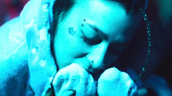 Nonton D'louise Loves Tickling Her Girlfriend's Feet thumbnail