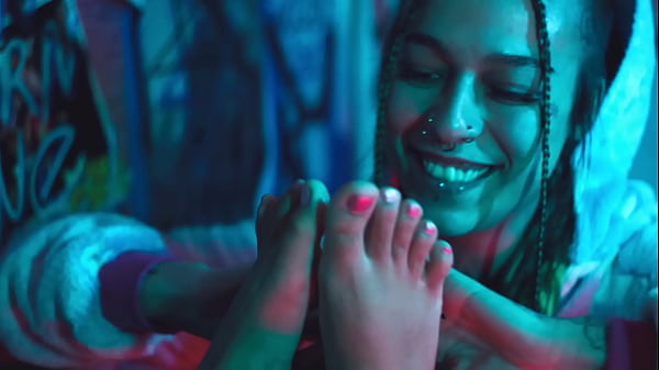 Dlouise_Loves Tickling Her Girlfriend s_Feet