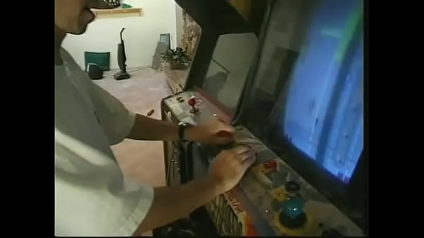 Play MP4 - Slim blonde slut gives a deep blowjob to lustful guy in a collar before hard fucking