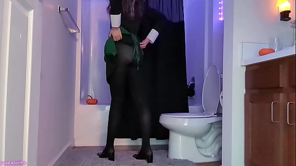 Starbucks Witch Sage Eldritch In Pantyhose Peeing [voyeur] thumbnail