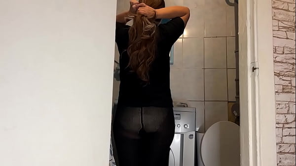 Play MP4 - Mature woman wanted to fix her pantyhose but got a dick in anal