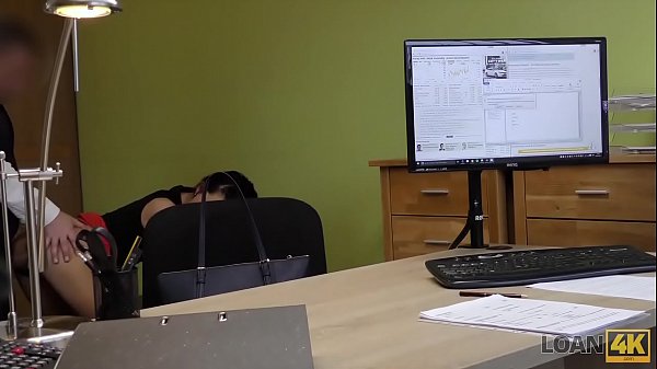 LOAN4K. Chica rusa montala polla de un agente_de préstamos en su oficina