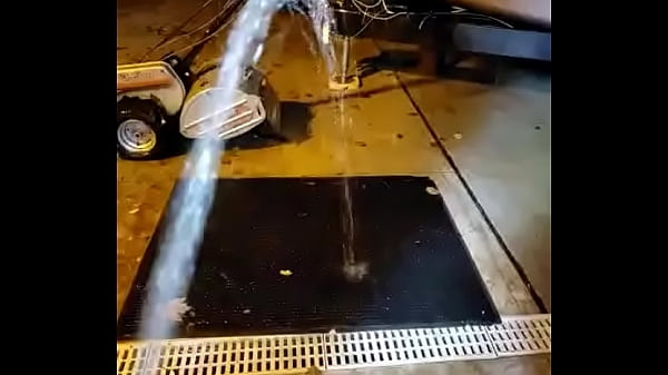 Play MP4 - Power pisser