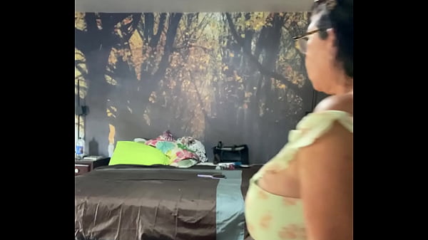 Nonton Sexy Mom thumbnail