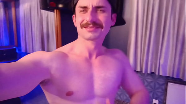 Aluna com tes&atilde;o deu mamada no personal trainer no meio do treino funcional 