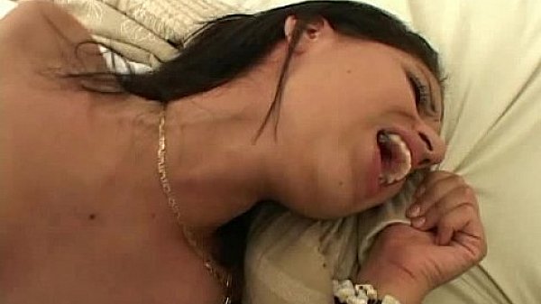 pretty brunette wants facial after sex 