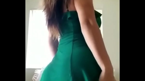 Play MP4 - Novinha Gostosa Rebolando no Bum Bum Tam Tam