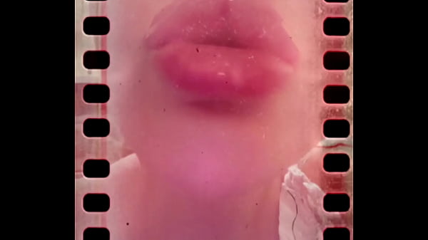 I can not close my mouth from hardly deep yawning 