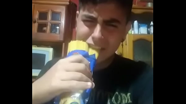 Chico pelotudo hace pelotudeces