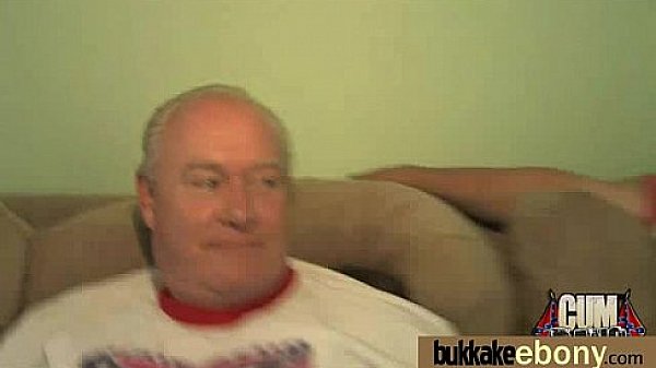 Nonton Busty Black Babe Bubble Bath Group Cocksuck! 10 thumbnail