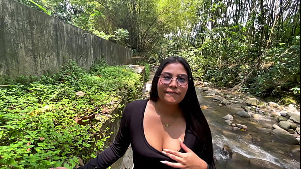 Le chupo la_polla a_desconocido en parque publico