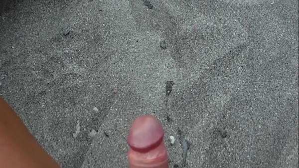 Play MP4 - Beach jerk and cum