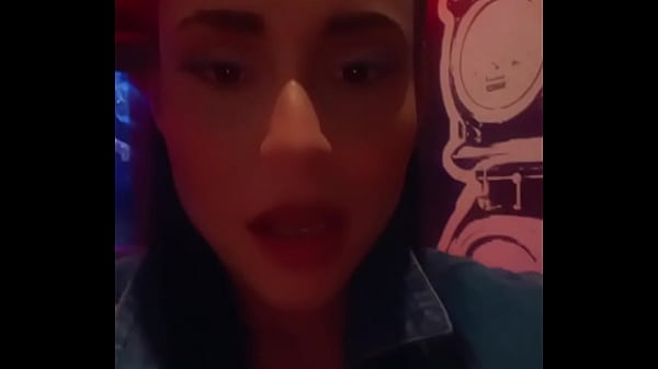 Nonton Date With Carmela Clutch thumbnail