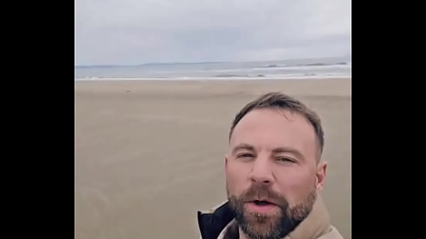 Having a few days away with blokewelshxxx1 and the dogs we had a break in weather and got ourselves down the beach absol 