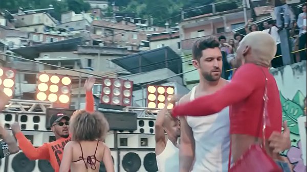 mlk se veste_de mulher pra pegar parça na emtroca de dinheiro