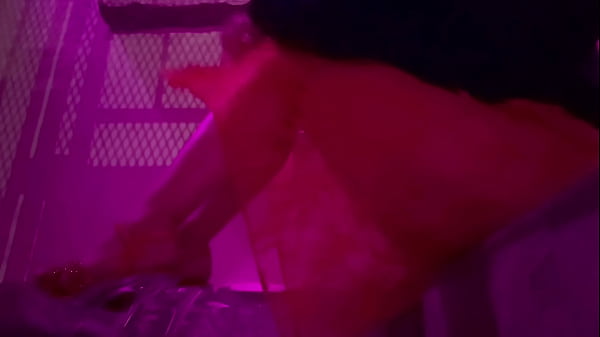 European stepmom artemisia love showing her legs outdoor 