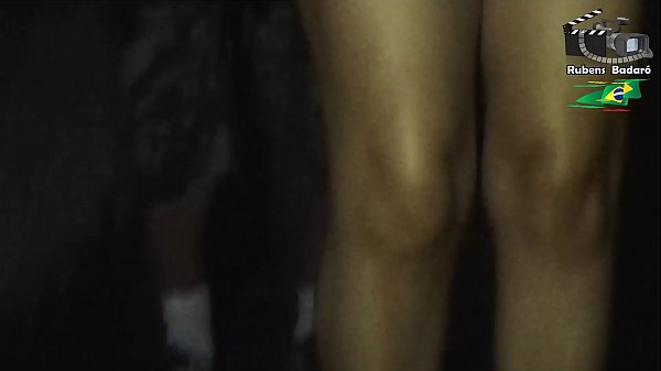 Play MP4 - Mirella Mansur  faz surubinha com fans dentro do t&uacute;nel da cidade&period;