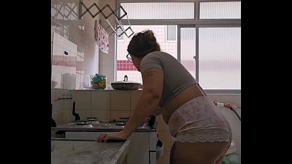 Play MP4 - Coloquei essa Roupinha porque hoje vou receber um amigo em casa sem meu marido saber