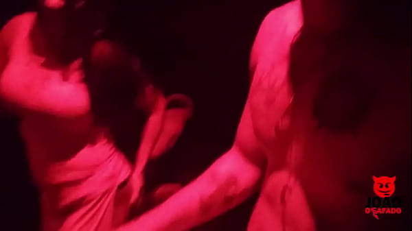 SEXO NA FESTA - TRANSANDO COM_AS AMIGAS NA CABINE ( COMPLETO NO RED )