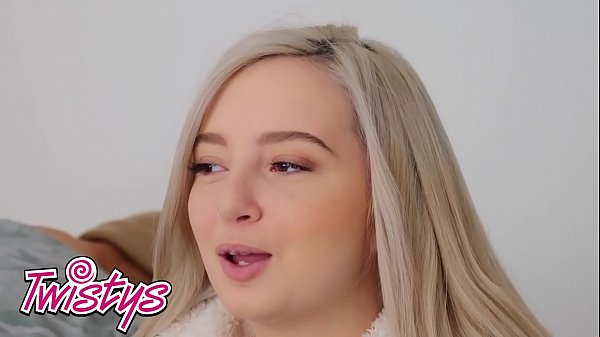 Play MP4 - Blonde petite teens &lpar;Lexi Lore&comma; Mackenzie Moss&rpar; love pussy - Twistys