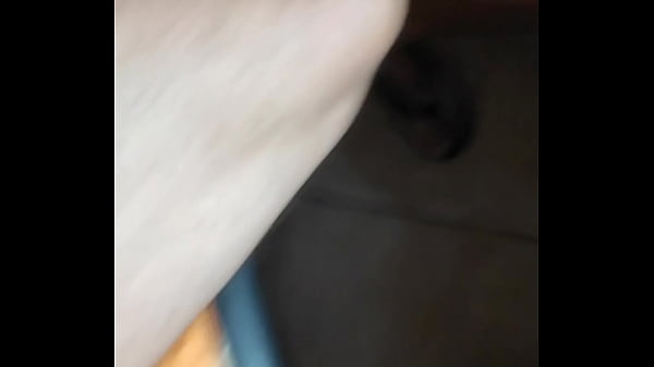 Play MP4 - Mi colega y yo viendo porno&period;