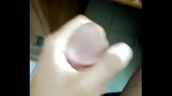 Jalando mi verga para sacar mi leche 