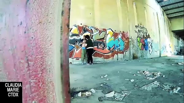 Cuando una_pared de la calle sirve para follar bien duro