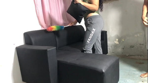 Play MP4 - Le arranco los pantalones a la Sirvienta  venezolana que contrataron mis padres