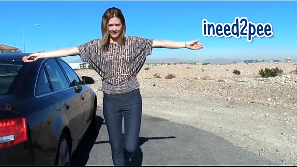 Star Nine wetting her panties skintight_jeans omorashi peeing