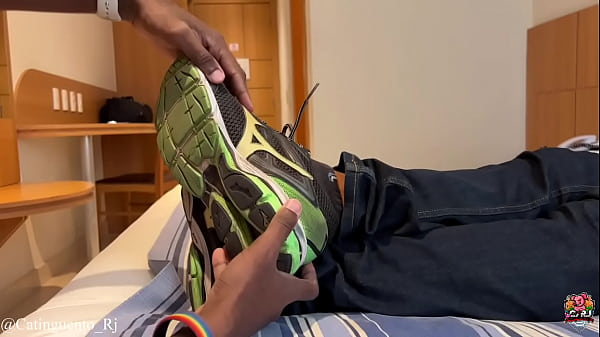 Macho casado me fezchupar_os seus_pés