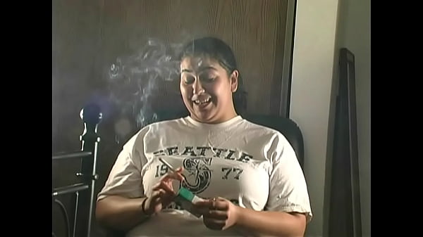 Samantha Chubby Latina Non-nude Sfw Smoking Clips Pt 2 thumbnail