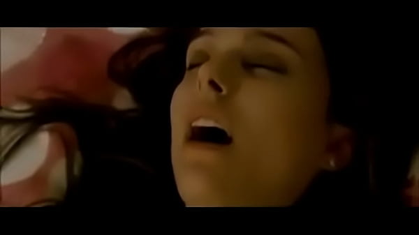 Mila_Kunis goes down_on Natalie Portman