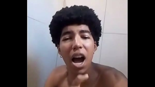 PRETINHO_SAFADO BATENDO UMA NO BANHEIRO AO SOM DEPABLO DO ARROCHA