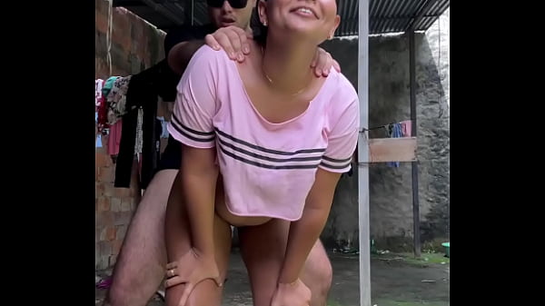 pillo_a la vecina haciendo ejercicio mostrandoel culopor la_puerta