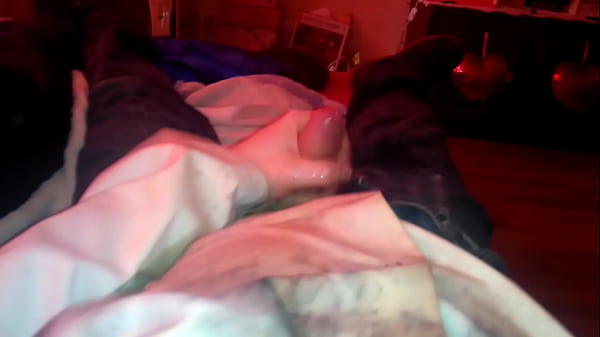 Play MP4 - trzepie kutasa w brudnych ubraniach i szczam