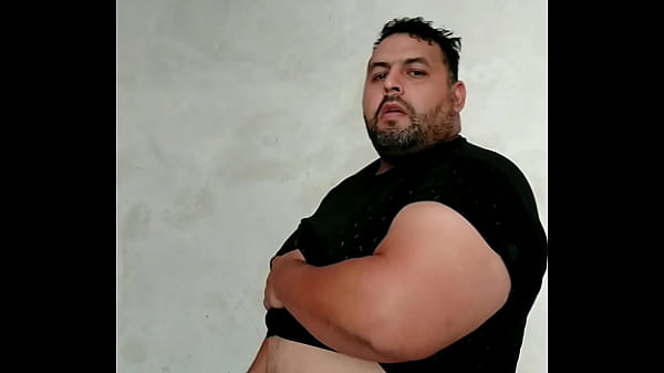 Gordo Inmundo Hace Hablar Las Bolas Y Mea En Un Balde thumbnail