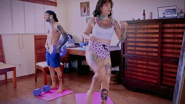 Play MP4 - I train with my stepsister and then she squeezes my milk out